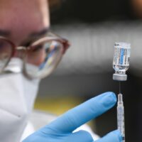 Die WHO kritisiert den Ansturm wohlhabender Nationen auf die Covid-19 Impfstoff Booster