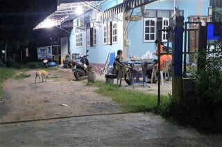 Das Haus, in dem Lonlada Thanitsawong früher von einer verirrten Kugel getroffen wurde, als sie am Donnerstagabend im Bezirk Khong, Nakhon Ratchasima, moo krata -Schweinegrill aß.