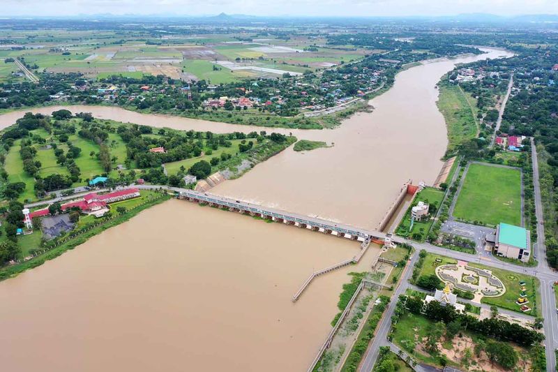 Stromabwärts Warnung - Chao Phraya Damm soll Wasser ablassen