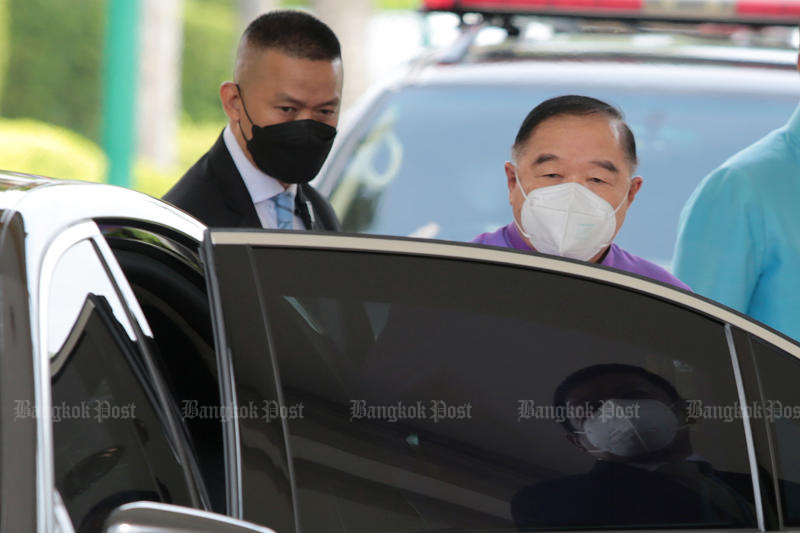 Der stellvertretende Premierminister und Parteichef von Palang Pracharath, General Prawit Wongsuwon, trifft am Dienstag zu einer Kabinettssitzung im Regierungsgebäude ein