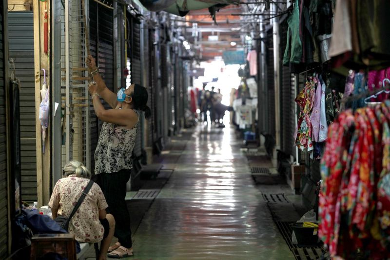 Die Atmosphäre auf dem Chatuchak-Wochenendmarkt in Bangkok, der nach der Lockerung der Covid-19-Beschränkungen wiedereröffnet wurde.