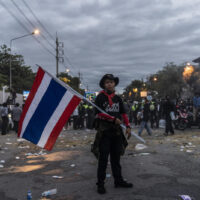 Die Demonstranten sind zurück und wütender, nachdem die Regierung noch immer an Covid-19 „herumfummelt“