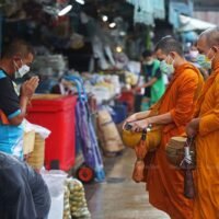 Fast alle Einwohner in der Hauptstadt Bangkok tragen jetzt ihre Gesichtsmasken ordnungsgemäß