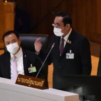 Premierminister Prayuth weist die Behauptung der Opposition zurück, er habe die Wirtschaft verpfuscht