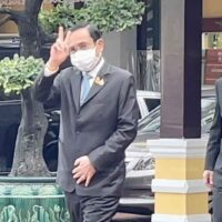 Prayuth spielt die Kluft zwischen ihm und General Prawit wieder herunter