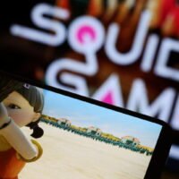 Die Netflix-Serie Squid Game wird in dieser Abbildung vom 30. September 2021 auf einem Mobiltelefon gespielt