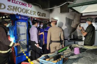 Die Polizei war vor Ort, nachdem das Feuer am Mittwochabend (6. Oktober) in einem stillgelegten Snookerclub im Keller eines Quarantänehotels gelöscht wurde