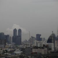 Ein Blick auf die Skyline von Bangkok. In den letzten Jahren hat sich Bangkok mit der Dunstverschmutzung auseinandergesetzt, die große Mengen an gesundheitsschädlichen PM 2,5-Partikeln enthält