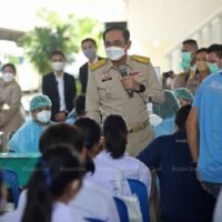 Premierminister Prayut Chan o-cha leitete am Montag den Auftakt der Impfkampagne für junge Menschen im Alter von 12 bis 18 Jahren an der Pibool Uppatham School im Bangkoker Bezirk Huai Khwang