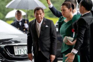 Sara Duterte Carpio, hier mit ihrem Vater bei der Inthronisierungszeremonie von Kaiser Naruhito 2019 in Tokio zu sehen