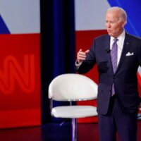 US-Präsident Joe Biden spricht am Donnerstag während eines Rathauses über seine Infrastrukturinvestitionsvorschläge im Baltimore Center Stage Pearlstone Theatre in Baltimore