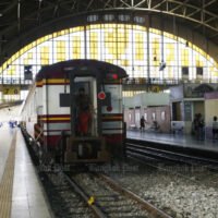Am Bahnhof Hua Lamphong ist ein Zug zu sehen