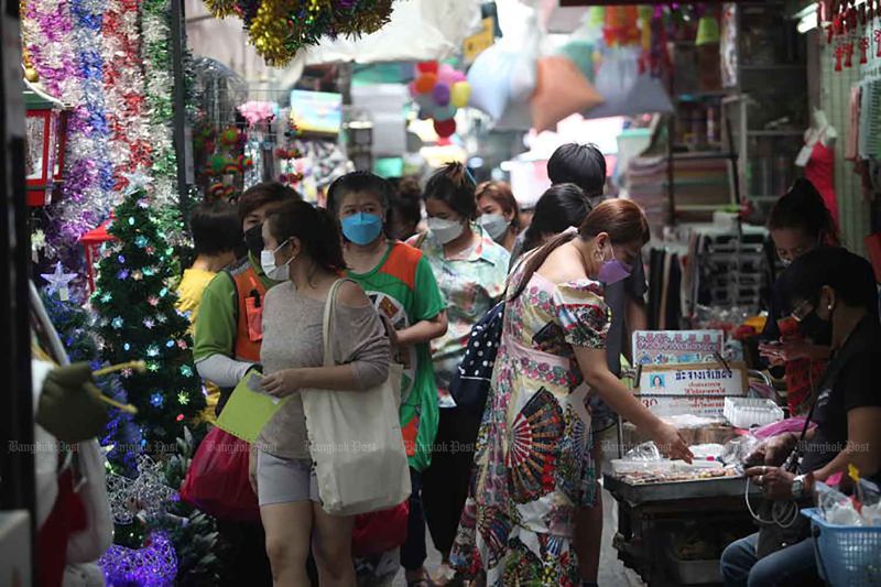 Die Menschen besuchen am vergangenen Samstag den Sampeng-Markt in Bangkok, nachdem das Land Anfang dieses Monats wieder für Besucher geöffnet wurde