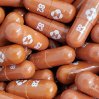 Der stellvertretende Premierminister und Gesundheitsminister Anutin Charnvirakul will zwei Millionen Molnupiravir Pillen genehmigen.