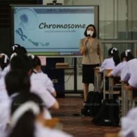 Schüler der Bodindecha School in der Ramkhamhaeng Road in Bangkok besuchen am Donnerstag einen Vor-Ort-Kurs.