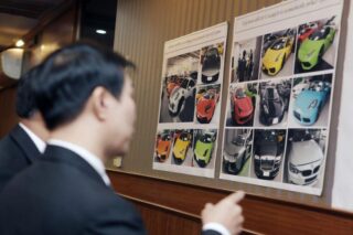 Das Department of Special Investigation zeigt Bilder von einigen der 854 Luxusautos, für die Einfuhrsteuern hinterzogen wurden