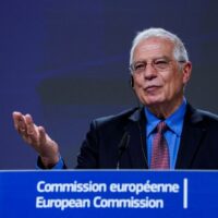 Der Europäische Hohe Vertreter der Union für auswärtige Angelegenheiten Josep Borrell gestikuliert, als er während einer Video-Pressekonferenz zum 10. EU-China Strategischen Dialog in der Europäischen Kommission in Brüssel, Belgien am 9. Juni 2020 spricht