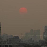 Ein Schleier aus gefährlichen ultrafeinen PM 2,5 Staubpartikeln bedeckte im Januar letzten Jahres die Skyline von Bangkok.