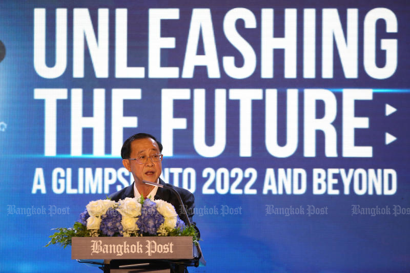 Finanzminister Arkhom Termpittayapaisith spricht auf dem Bangkok Post International Forum 2021 Unleashing the Future - A Glimpse into 2022 and Beyond in Bangkok
