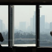 Smog bedeckt Bangkok, wie am 10. Dezember 2020 aus einem Raum im Parlamentsgebäude gesehen. Die hohe Luftverschmutzung in der thailändischen Hauptstadt ist ein Nachteil