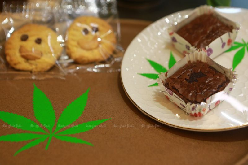 Snacks mit Marihuana als Zutat werden am 26. November in der Ganja Appetit Ausstellung im Einkaufszentrum Seacon Square gezeigt.