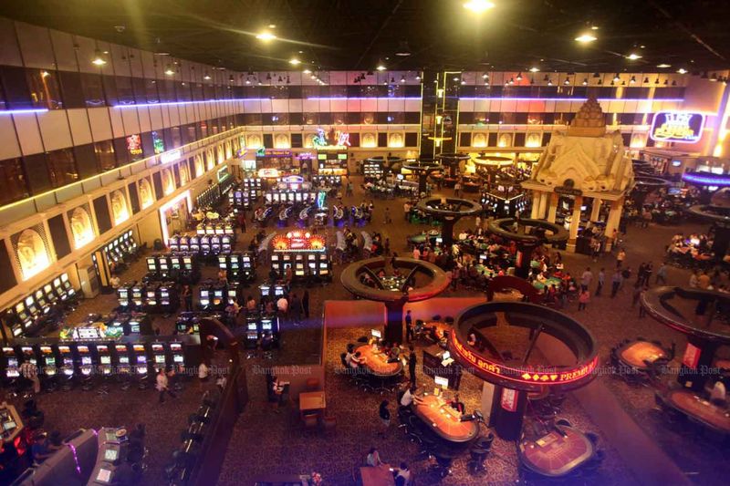 Sound of Money - Das Ambiente der Spielfläche des Savan Vegas Casinos in der Provinz Savannakhet, Laos, die bis zu 2.000 Spieler gleichzeitig aufnehmen kann.