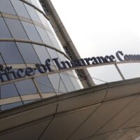 Das Büro der Versicherungskommission versucht, die Versicherungsnehmer zu beruhigen