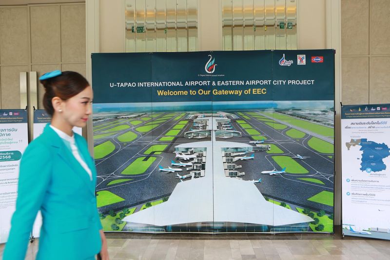 Ein Schild wirbt für den Flughafen U-Tapao, ein wichtiges Megaprojekt in der EWG.