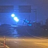 Ein Strommast auf der Thasab Brücke im Stadtteil Muang von Yala ist in der Nacht zum Freitag (31. Dezember) bei einer Bombenexplosion beschädigt worden