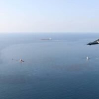 Eine Luftaufnahme zeigt Rohöl, das aus einer Unterwasserpipeline in der Nähe des Industriegebiets Map Ta Phut in der Provinz Rayong ausgetreten ist