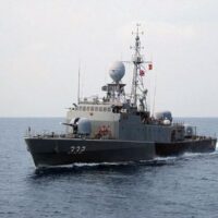 Marineschiffe entsandt, um bei der Bekämpfung der Ölpest im Golf von Thailand zu helfen