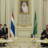 Premierminister Prayuth Chan o-cha stattet dem saudischen Kronprinzen Mohammed bin Salman am Dienstag im Al-Yamamah Palast in Saudi-Arabien einen Höflichkeitsbesuch ab
