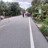 Ranger befragen Dorfbewohner zu dem Angriff am Montag auf ihren Stützpunkt im Bezirk Rangae in der Provinz Narathiwat