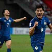 Sarach Yooyen feiert am Samstagabend im Nationalstadion in Singapur das zweite Tor Thailands im Rückspiel des AFF Suzuki Cup-Finales 2020 mit Indonesien.