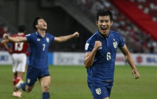 Sarach Yooyen feiert am Samstagabend im Nationalstadion in Singapur das zweite Tor Thailands im Rückspiel des AFF Suzuki Cup-Finales 2020 mit Indonesien.