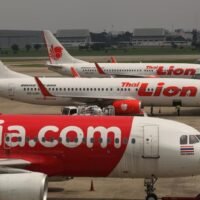 Flugzeuge stehen während der Pandemie am Flughafen Don Mueang geparkt