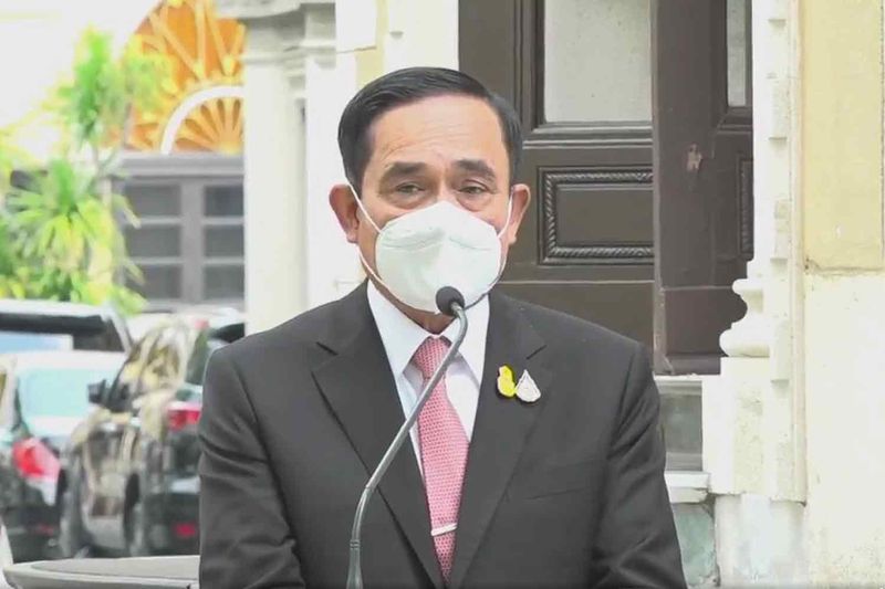 Premierminister Prayut Chan-o-cha spricht am Mittwoch vor Reportern im Government House.
