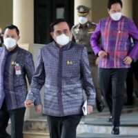 Premierminister Prayuth Chan o-cha geht durch das Regierungsgebäude, nachdem er am Dienstag den Vorsitz bei der wöchentlichen Kabinettssitzung geführt hat