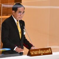 Premierminister Prayuth Chan o-cha spricht am Freitag während einer Generaldebatte im Parlament und rühmt sich selber der wirtschaftlichen Leistungsfähigkeit