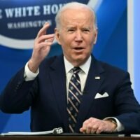 Biden sagt, die Welt werde Russland wegen des Angriffs auf die Ukraine zur Rechenschaft ziehen