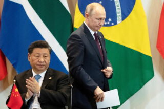 Chinas Präsident Xi Jinping (links) und Russlands Präsident Wladimir Putin nehmen am 14. November 2019 am BRICS-Treffen der Schwellenländer in Brasilia, Brasilien, teil.