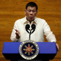 Der philippinische Präsident Rodrigo Duterte billigt einen Gesetzentwurf, der das Alter für die sexuelle Einwilligung von 12 auf 16 erhöht
