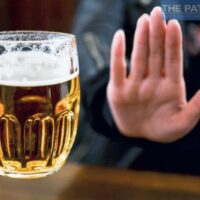 Der thailändische Premierminister sagt, dass das Trinken von Alkohol nicht dazu beiträgt, Covid-19 zu verhindern, nachdem gefälschte Nachrichten in Thailand viral geworden sind