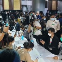 Die Kandidaten für den Gouverneur von Bangkok melden sich am Donnerstagmorgen im Rathaus 2 im Distrikt Din Daeng an