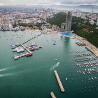 Die Stadtverwaltung von Pattaya beschleunigt zwei wichtige Entwicklungsprogramme, um die Stadt als Drehscheibe für internationalen Tourismus und Investitionen zu fördern