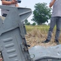 Ein F-16 Jet der thailändischen Luftwaffe stürzt während eines Trainingsflugs ab