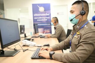 Polizisten werden am Montag beim Start eines Online Zentrums für die Entgegennahme von Beschwerden über Cyberkriminalität gesehen.