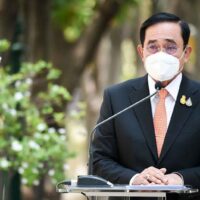Premierminister Prayut Chan o-cha spricht im März 2022 vor Reportern im Government House.