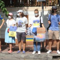 Ukrainer in Thailand veranstalten am Montagmorgen einen Antikriegsprotest vor der russischen Botschaft in Bangkok