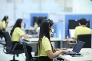 Während sich Thailand weiterhin an das „Leben mit Covid“ gewöhnt, wird die nationale Covid-19 Hotline mit täglichen Rekordanrufen besorgter Thailänder überhäuft